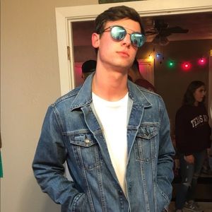 Meet your Posher, Connor